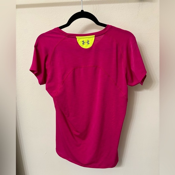 Pink Under Armour Run T-shirt - Picture 3 of 4